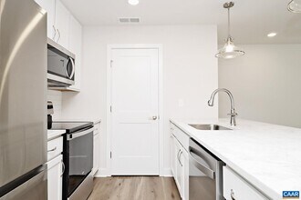 956 Belvedere Way in Charlottesville, VA - Building Photo - Building Photo