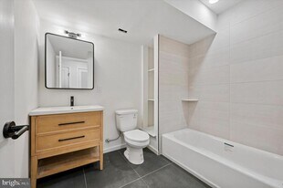 627 N 16th St in Philadelphia, PA - Building Photo