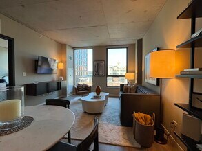 1020 W Madison St, Unit 916 in Chicago, IL - Building Photo - Building Photo