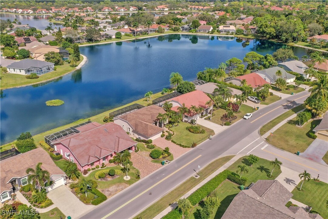 626 Lambton Ln in Naples, FL - Foto de edificio