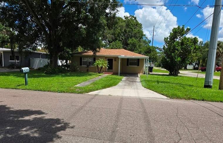 803 N Gomez Ave in Tampa, FL - Foto de edificio