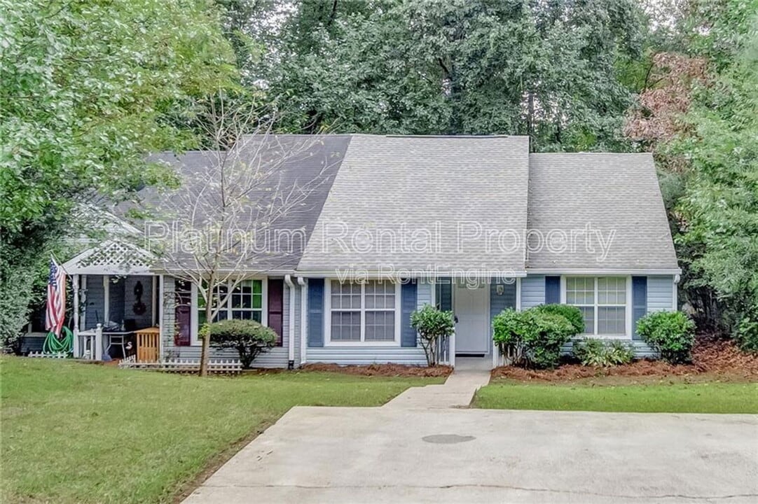5113 Hill Farm Dr NE in Woodstock, GA - Building Photo