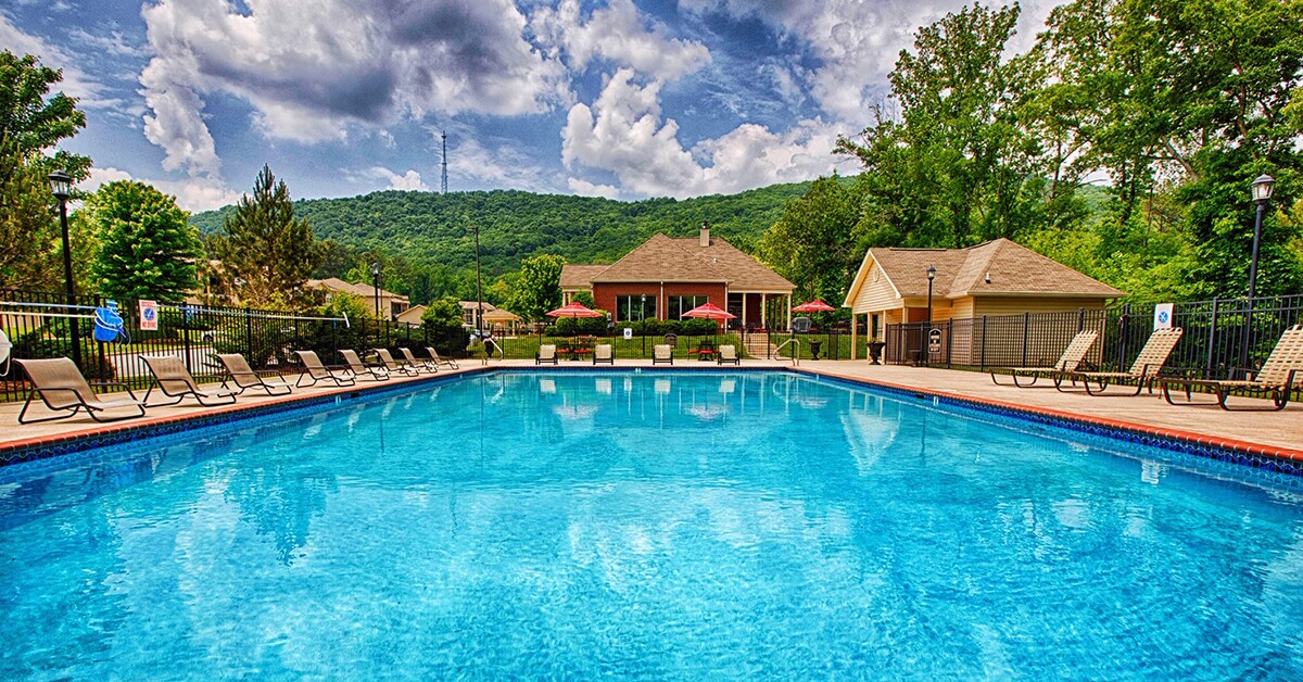 Hampton Falls in Brownsboro, AL - Foto de edificio