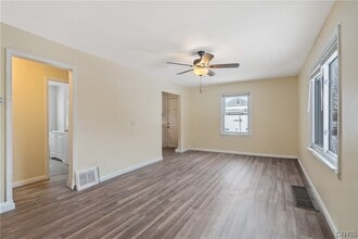 429 Beechwood Ave in Liverpool, NY - Building Photo - Building Photo
