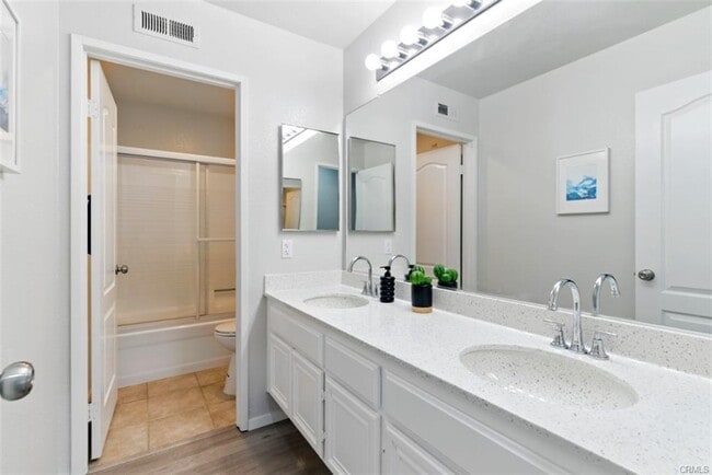 1272 Avenida Roundelay in San Jacinto, CA - Foto de edificio - Building Photo