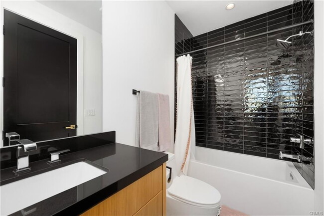 property at 4543 Lennox Ave