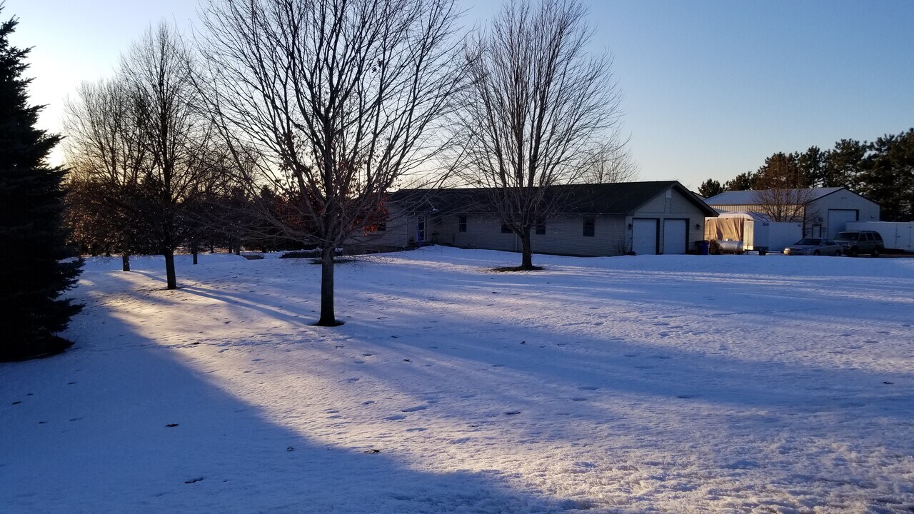 1348 140th St in New Richmond, WI - Foto de edificio