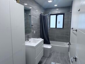 2525 NE 214th St in Miami, FL - Building Photo - Building Photo