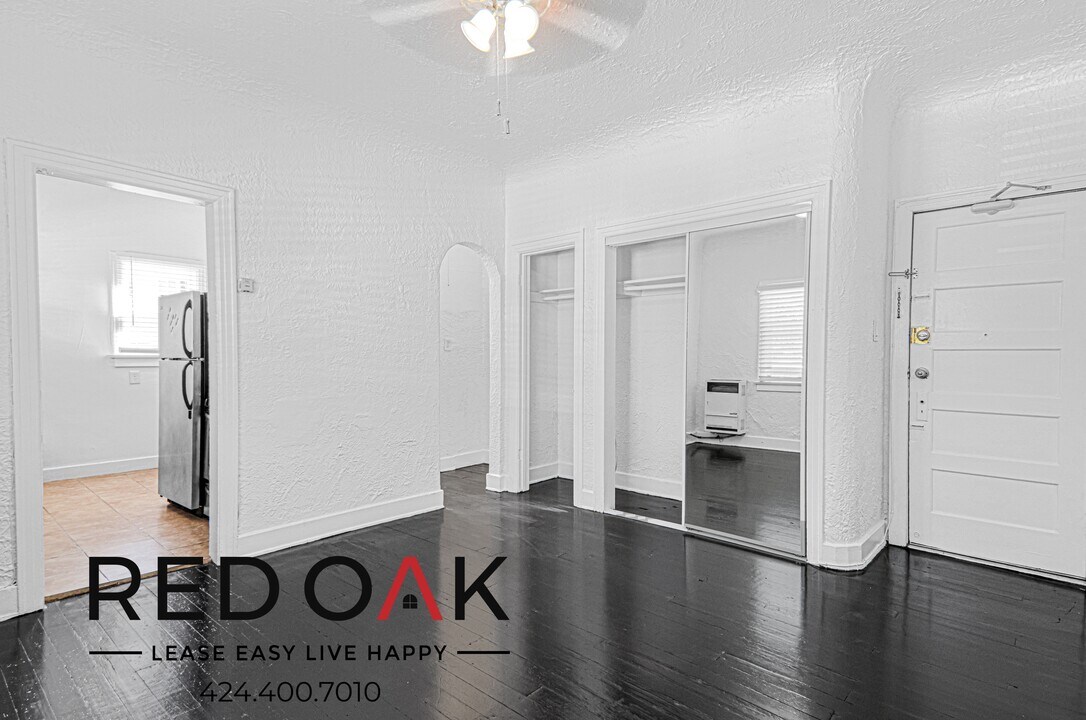 206 S Coronado St in Los Angeles, CA - Building Photo