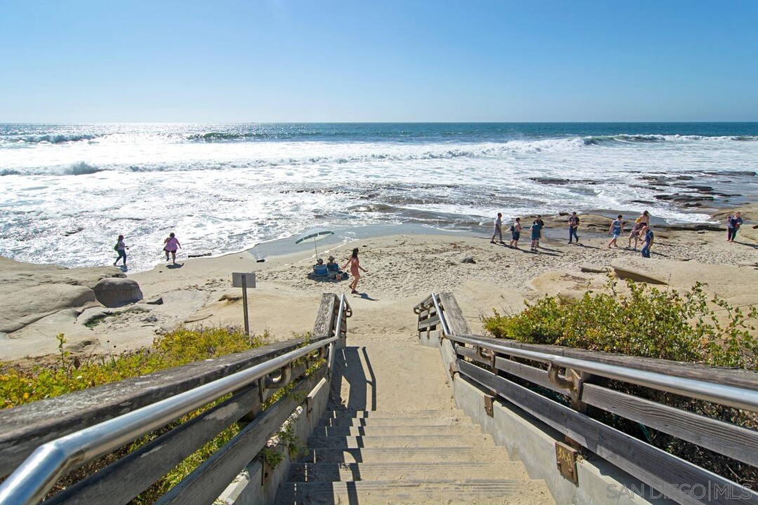 303 Coast in La Jolla, CA - Building Photo