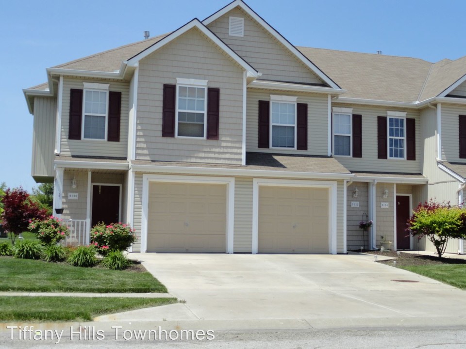 8900 N Helena Dr in Kansas City, MO - Building Photo