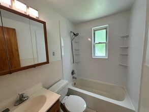 4533 Woodhill Dr in Homestead, PA - Building Photo - Building Photo