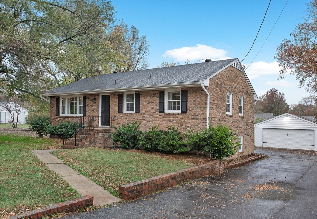 2708 Hungary Rd in Richmond, VA - Foto de edificio