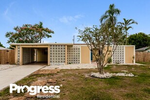 6116 8th Ave Dr W in Bradenton, FL - Building Photo