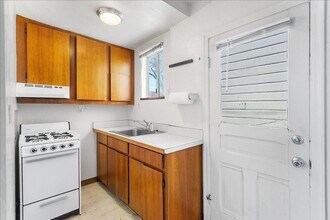 3249 Encinal Ave in Alameda, CA - Building Photo - Building Photo