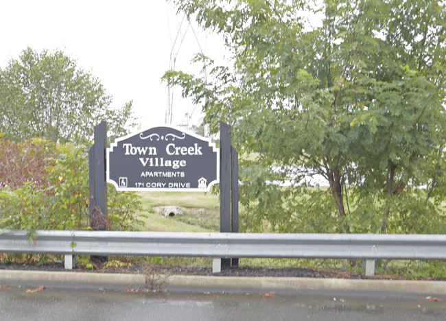 Town Creek Village in Lenoir City, TN - Foto de edificio - Building Photo