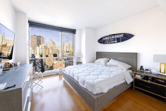 200 Chambers St in New York, NY - Building Photo - Building Photo