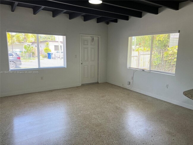 1222 SW 30th Ct in Miami, FL - Foto de edificio - Building Photo