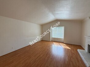 37516 Lilacview Ave in Palmdale, CA - Building Photo - Building Photo