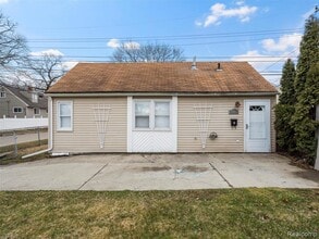 23462 Carlisle Ave in Hazel Park, MI - Building Photo - Building Photo