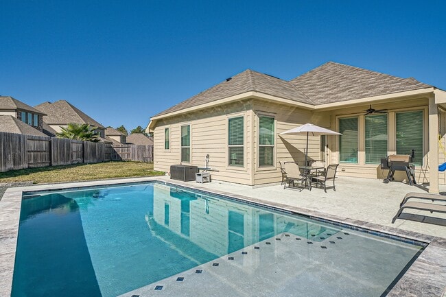 property at 2901 Hawthorne Dr