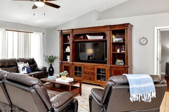 1006 SW 11th Pl in Cape Coral, FL - Building Photo - Building Photo