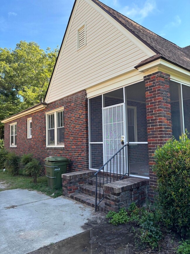 41 W Charlotte Ave in Sumter, SC - Building Photo - Building Photo