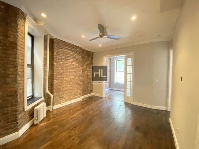 MOTT ST. in New York, NY - Foto de edificio - Building Photo