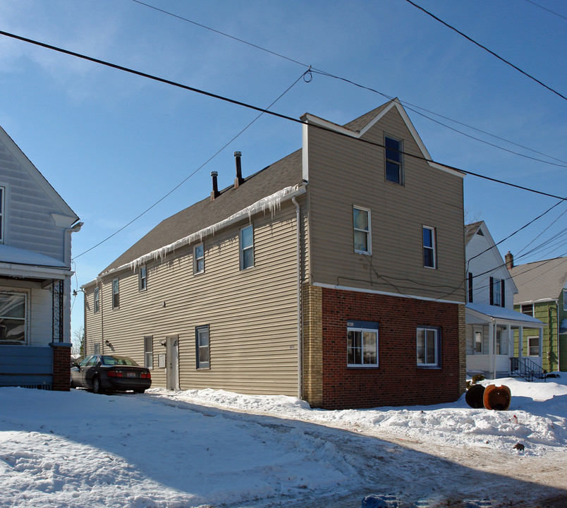 1021 W 17th St in Lorain, OH - Building Photo