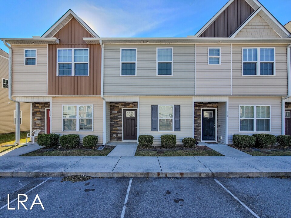 127 Beacon Woods Drive in Holly Ridge, NC - Foto de edificio