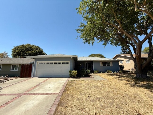 6109 Golden Dawn Way in Sacramento, CA - Building Photo - Building Photo