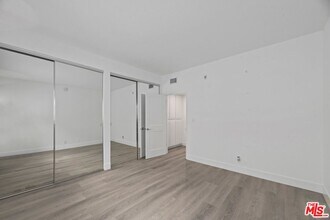 1136 S Shenandoah St in Los Angeles, CA - Building Photo - Building Photo