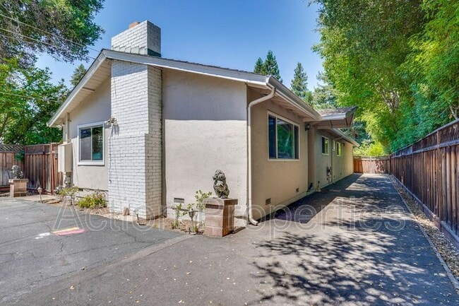 property at 67 Holbrook Ln