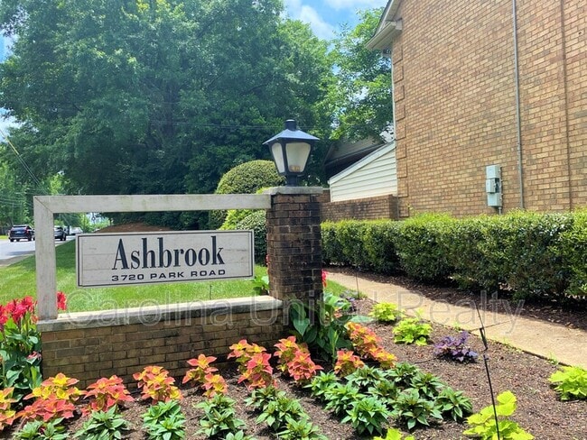 property at 3722 Park Rd