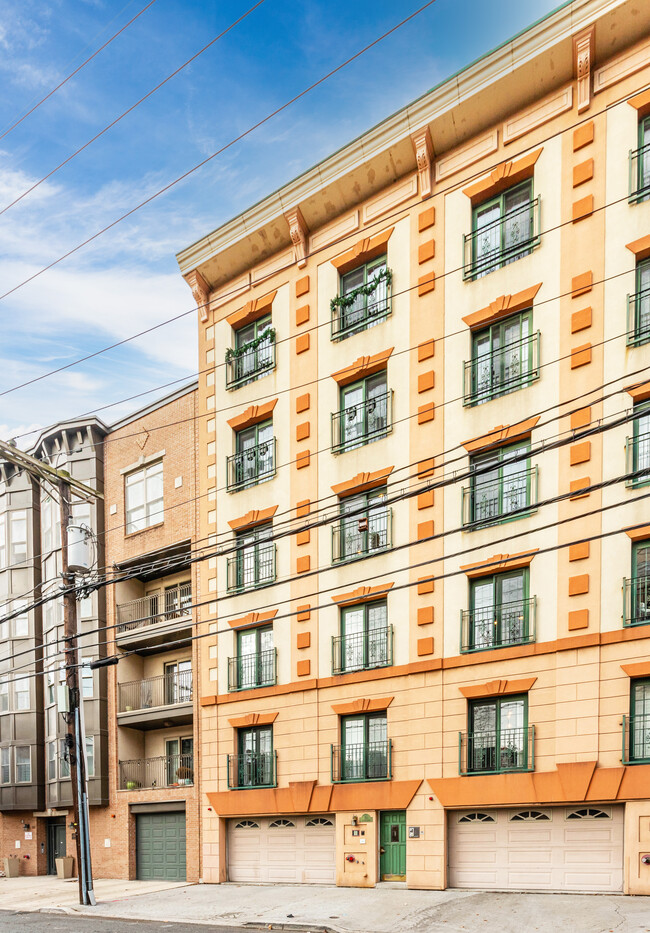 208 Jackson St in Hoboken, NJ - Foto de edificio - Building Photo