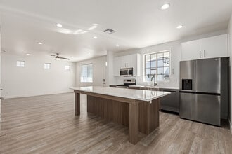 7621 E University Dr in Mesa, AZ - Building Photo - Building Photo