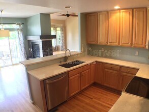 8014 E Fairmount Dr in Denver, CO - Foto de edificio - Building Photo