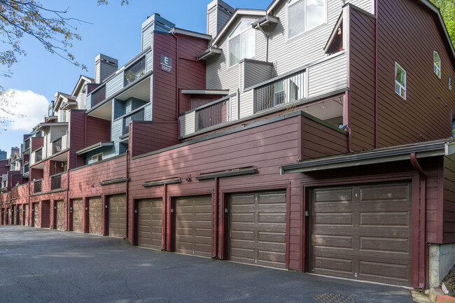 Regentwood Condominiums in Bothell, WA - Foto de edificio - Building Photo