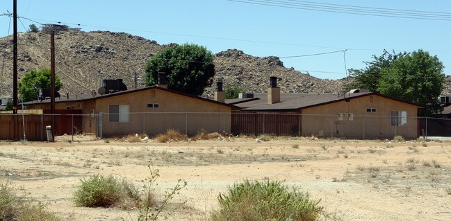 20330 Thunderbird Rd in Apple Valley, CA - Building Photo - Building Photo