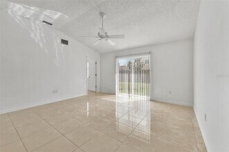 11007 Whitecap Dr in Riverview, FL - Building Photo - Building Photo