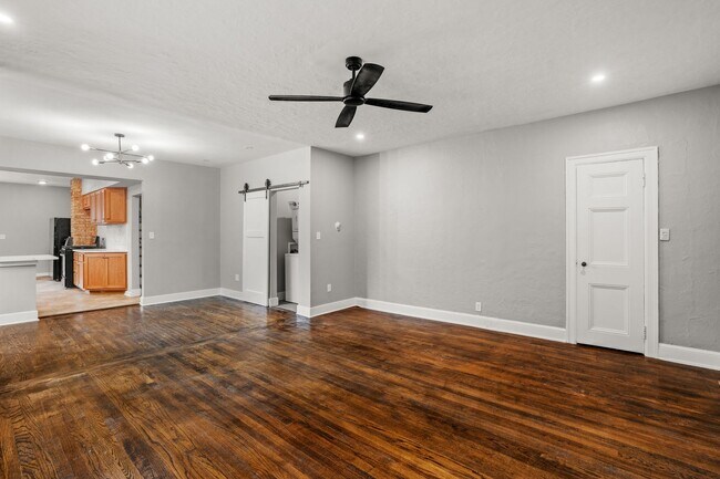 2711 E Kenwood Blvd in Milwaukee, WI - Building Photo - Building Photo