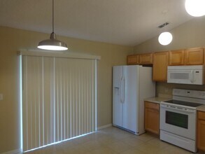 2056 Redwood Cir NE in Palm Bay, FL - Building Photo - Building Photo