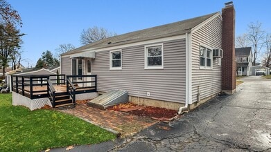 200 Lobdell Dr in Stratford, CT - Building Photo - Building Photo