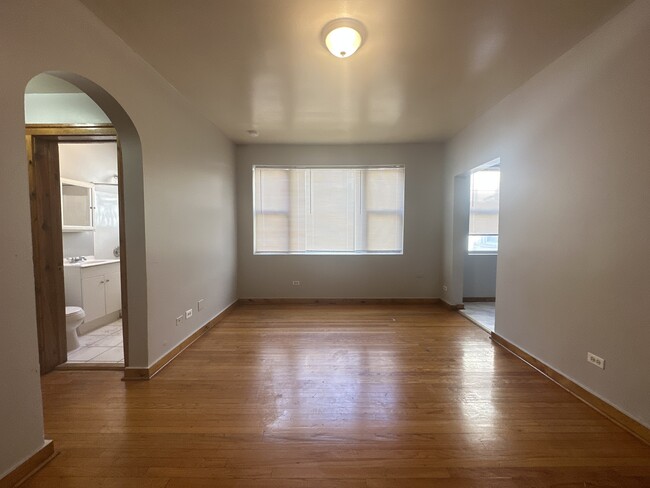 2335 W. Marquette rd in Chicago, IL - Building Photo - Interior Photo