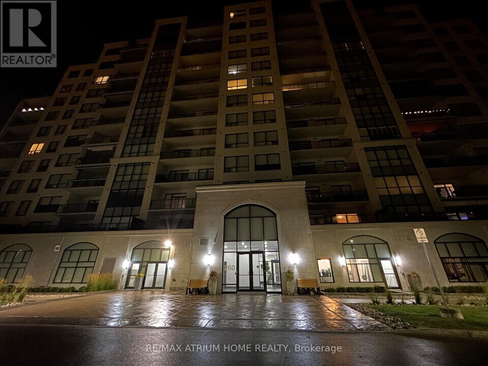 260 Villagewalk Blvd in London, ON - Building Photo