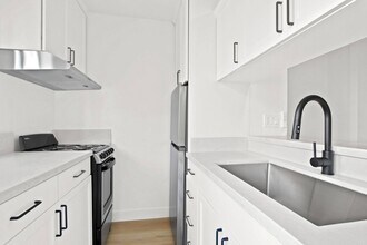 727 Westbourne in West Hollywood, CA - Building Photo - Building Photo