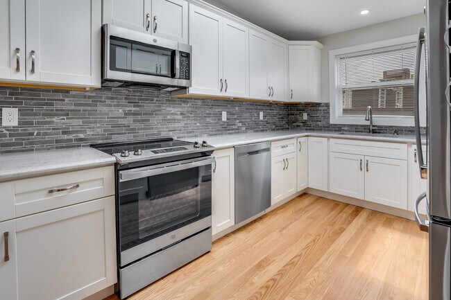 16 S Division St, Unit 2B in Peekskill, NY - Building Photo - Building Photo