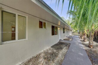 30 SW 8th St in Hallandale Beach, FL - Building Photo - Building Photo