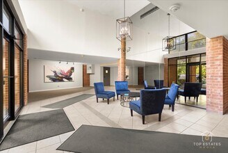 1615 E Central Rd in Arlington Heights, IL - Building Photo - Building Photo