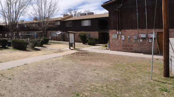 La Questa Apartments in Silver City, NM - Building Photo